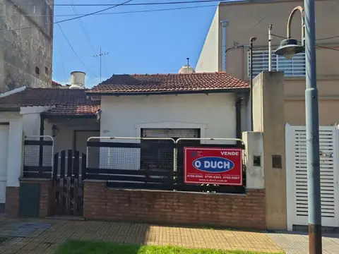 Olivos Residencial - Casa en Lote propio para actualizar!