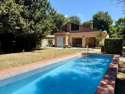 Casa 5 ambientes con 3 baños
