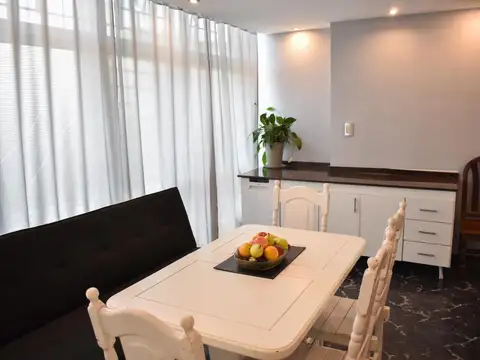 Departamento 8 ambientes con 2 baños
