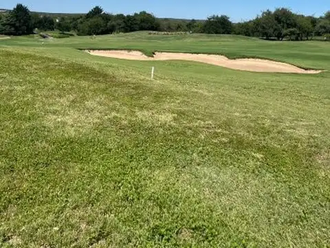 Lote en venta 1.500 m² fondo golf, con vista a la cancha, en Valle del Golf