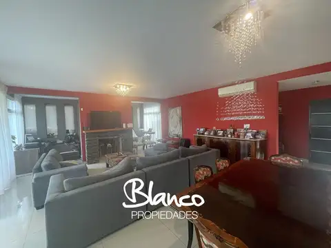 Casa 5 ambientes con 6 baños