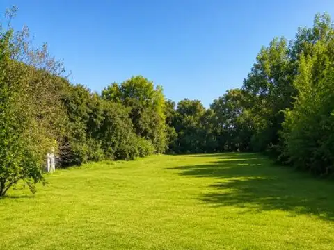 Terreno a la venta en barrio Los Morros, Funes. Santa Maria esquina Las Margaritas