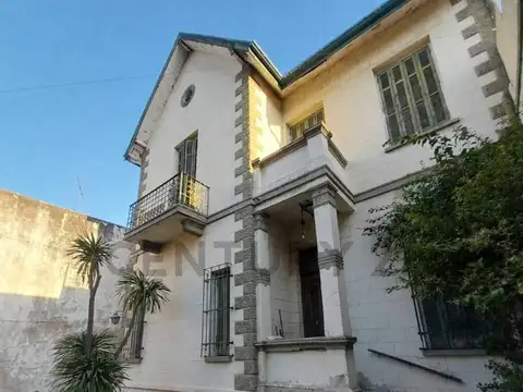 Venta Chalet 6 ambientes estilo inglés inmejorable ubicación Banfield