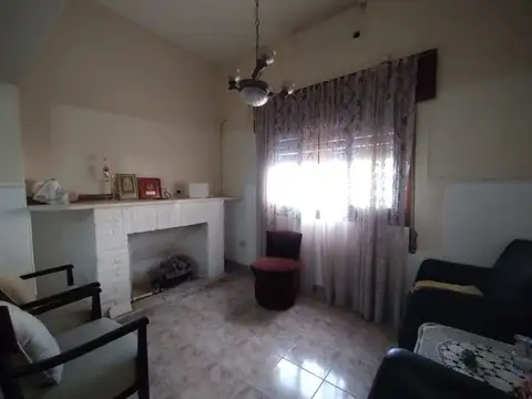 Casa con pileta en barrio Pueyrredon