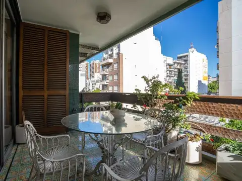 Venta. Departamento 4 Ambientes. Cochera. Balcón Terraza. Flores