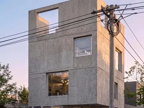 Casa de 3 dormitorios con terraza, pileta y cochera