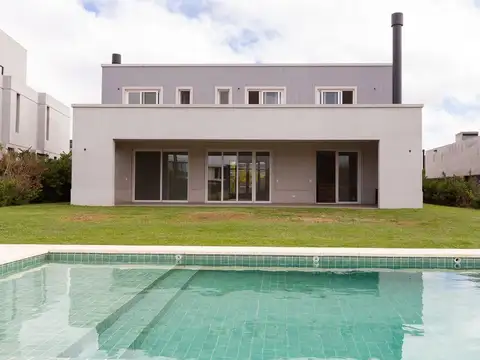 Casa 5 ambientes con 6 baños