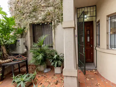 Casa 7 ambientes con 2 baños