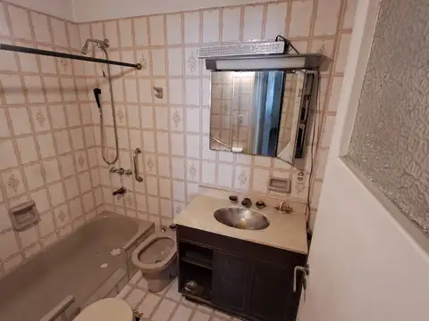 VENTA CASA CON TERRAZA Y COCHERA LANUS OESTE