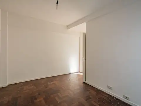 VENTA DEPTO 2 AMBIENTES 1ER PISO POR ESCALERA