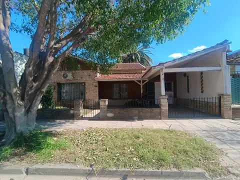 Casa con jardin, quincho y cochera. ¡NO TE LO PIERDAS!