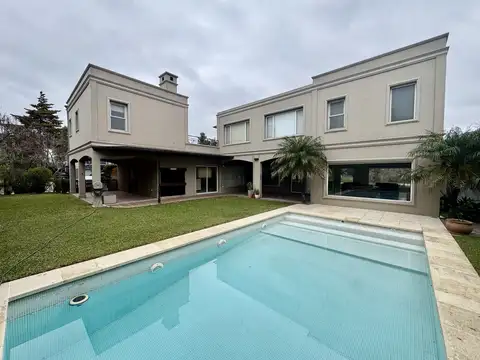 Venta – Casa – 7 Ambientes – Las Glorietas, Nordelta – Pileta - Jardin -
