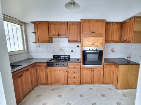 Venta casa Echesortu Rosario. 3 dormitorios. cochera pasante