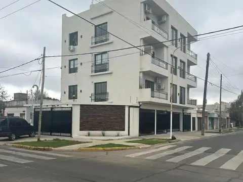 DEPARTAMENTO 2 AMBIENTES C/COCHERA EN EXCELENTE UBICACION