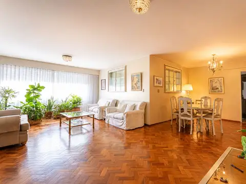 SEMIPISO EN VENTA 3 DORMITORIOS Y COCHERA CENTRO.