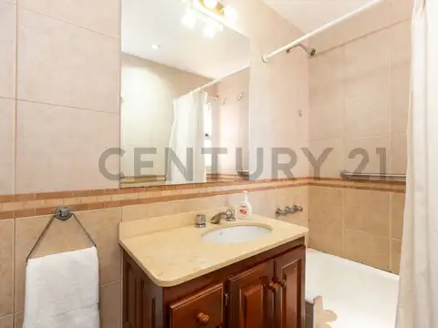 Juan Bautista Lasalle 4100, Piso 0