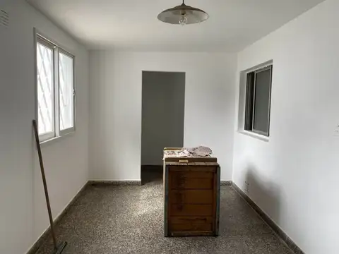 CASA DE TRES AMBIENTES SOBRE LOTE PROPIO A REFACCIONAR