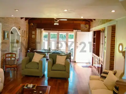 Casa en Venta con 2 cocheras