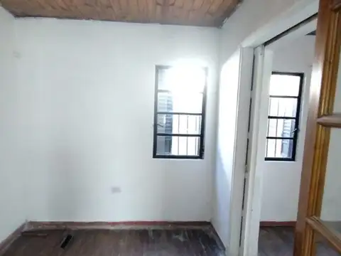 Vendo. 9 de Julio 804, casa con galpón y amplio terreno.