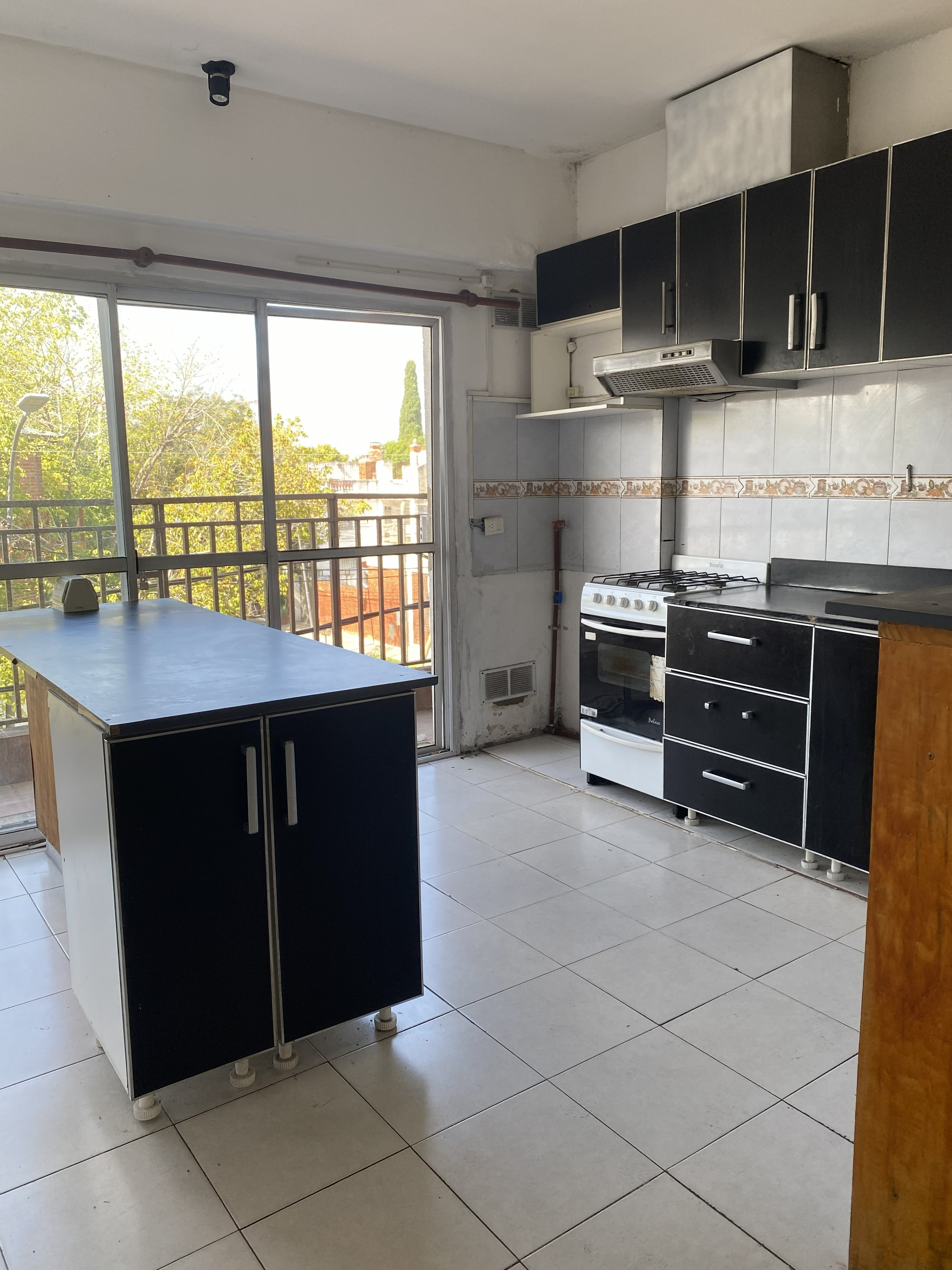 Alquiler departamento 2 dormitorios, balcón. 1er. piso.