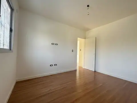 Casa en Venta en Ciudad Jardin del Palomar, USD 210.000