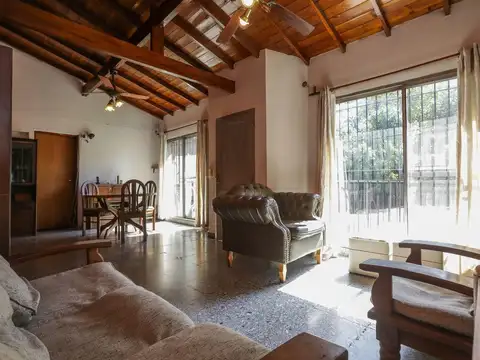 Casa 5 ambientes con 1 baño