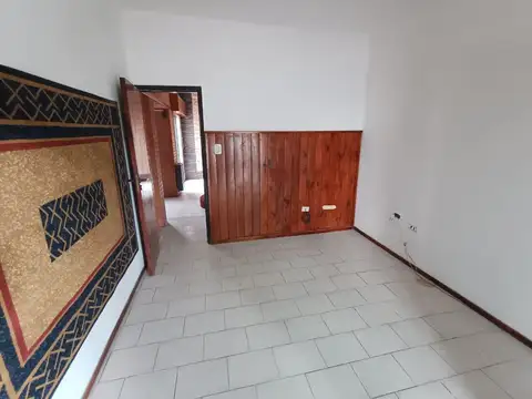 PH en alquiler con cochera, patio y terraza