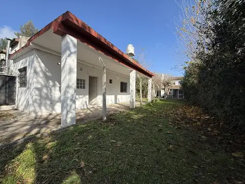 Casa de 2 Ambientes sobre amplio terreno de 323m2! Super Oportunidad