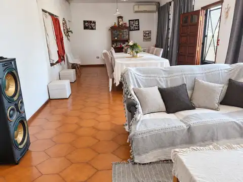 Casa 5 ambientes con 1 baño