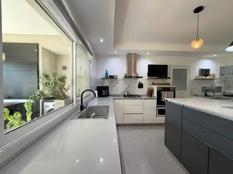 Casa 5 ambientes con 3 baños