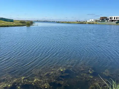 LOTE VENTA BARRIO AMARRAS PUERTOS  AL LAGO CENTRAL
