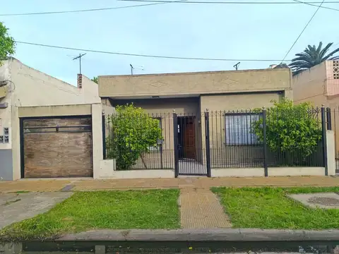 Casa 3 ambientes reciclada cochera, terraza, piscina quincho