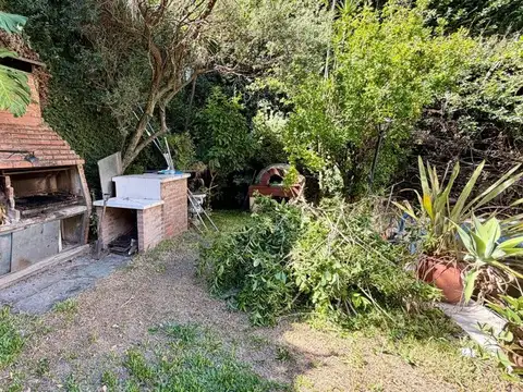 CASA 5 AMBIENTES VENTA BOEDO CON JARDIN Y PILETA