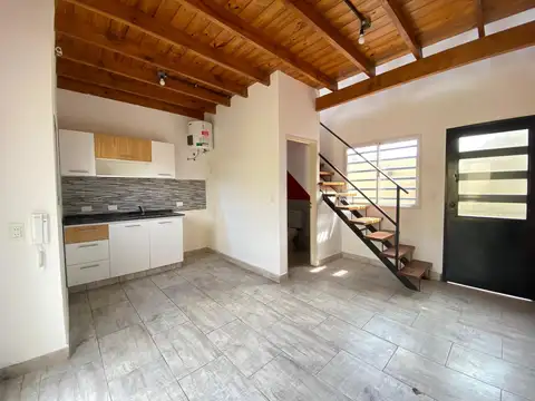 Venta dos ambientes en duplex con balcon aterrazado Villa Ballester