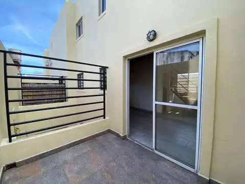 Venta dos ambientes en duplex con balcon aterrazado Villa Ballester
