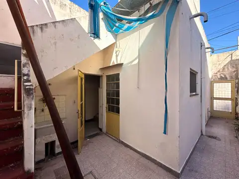 Alvarado  al 1400 - CASA Y GALPON