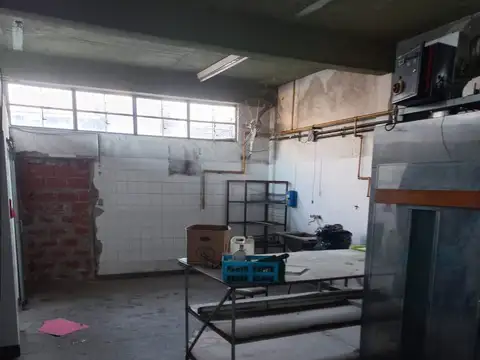 VENTA TERRENO CON   DEPOSITO EN TAPIALES