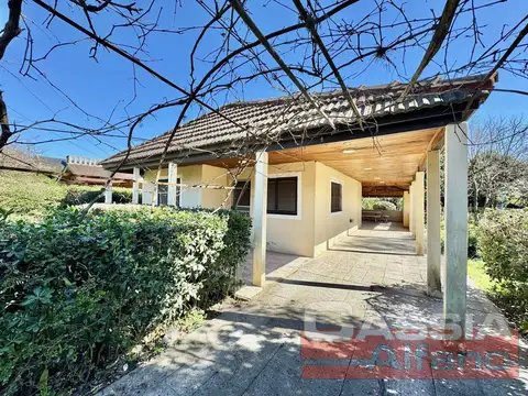 CASA TRES AMBIENTES AL FRENTE EN BARRIO RESIDENCIAL LOTE PROPIO