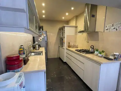 Casa 5 Amb. 192 m² Cub. c/ Cochera - Solo Uso Profesional - Villa Luzuriaga