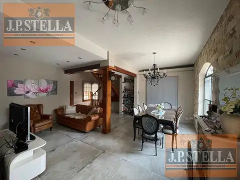 Casa 5 ambientes con 2 baños