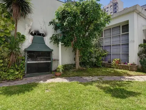 Casa 6 ambientes con 2 baños