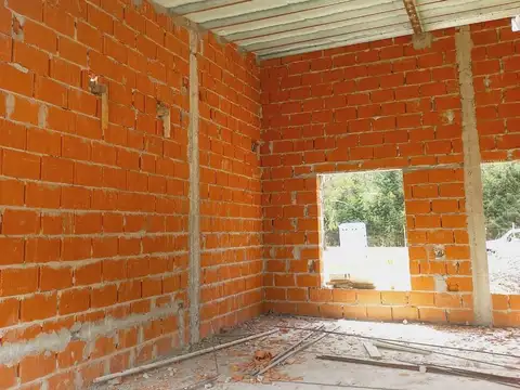 Casa terminar en el barrio Amarylis