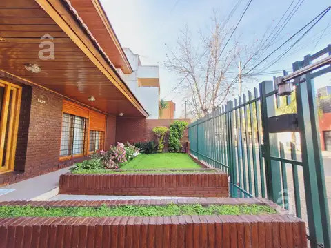 Independencia al 5400 entre Falucho y San Lorenzo