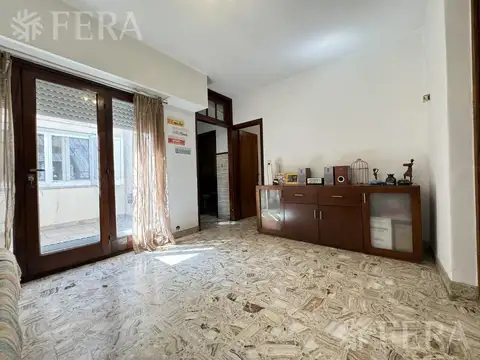Casa 6 ambientes con 2 baños