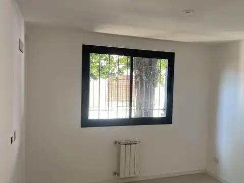 Casa de 4 Ambientes en Venta en Martínez