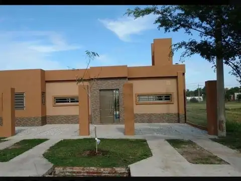 Venta Casa 2 dormitorios con pileta - Funes Town