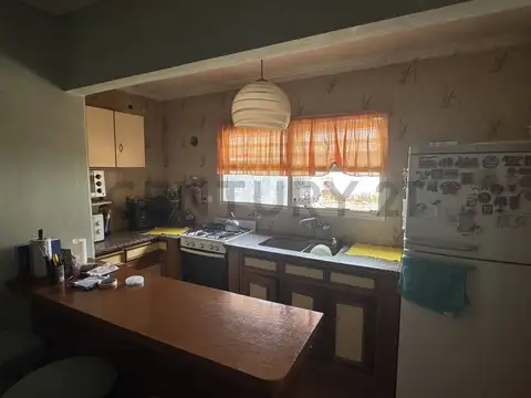 Venta galpón apto cochera c/casa de tres ambientes