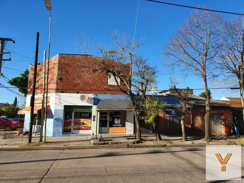 Casa en venta - 1 Dormitorio 1 Baño 1 Local 1 Deposito - 360Mts2 - Lomas de Zamora