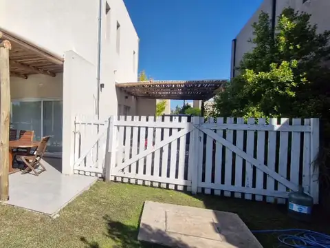 Casa 5 ambientes con 1 baño