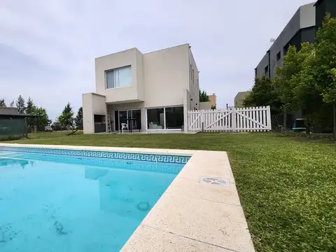 VENTA CASA - VILA MARINA I -